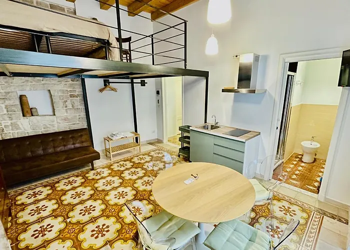 Konukevi Palazzo Lupicini 3*